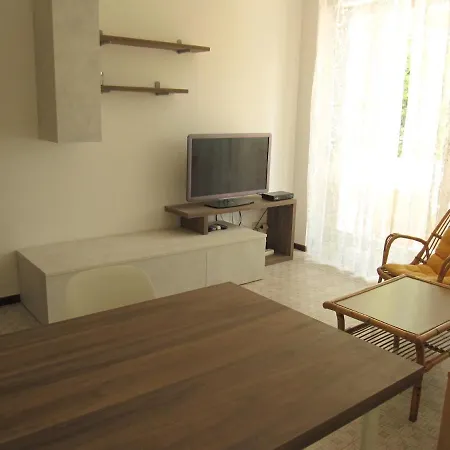 Apartman Modern Flat With Balcony At Pineta *