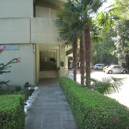 Modern Flat With Balcony And Lift At Pineta Apartment Grado