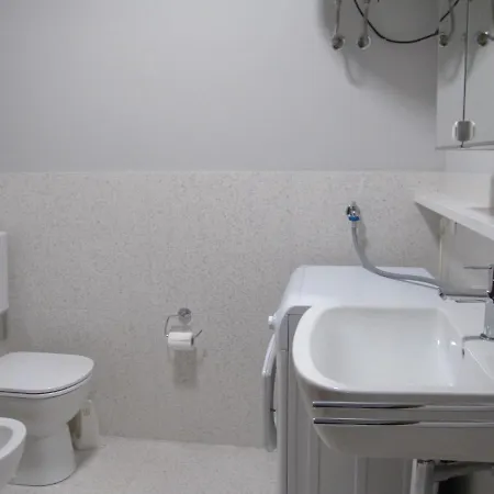 Modern Flat With Balcony At Pineta 아파트