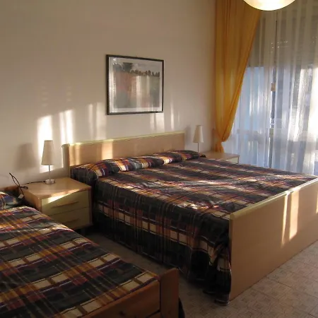 아파트 Modern Flat With Balcony At Pineta *