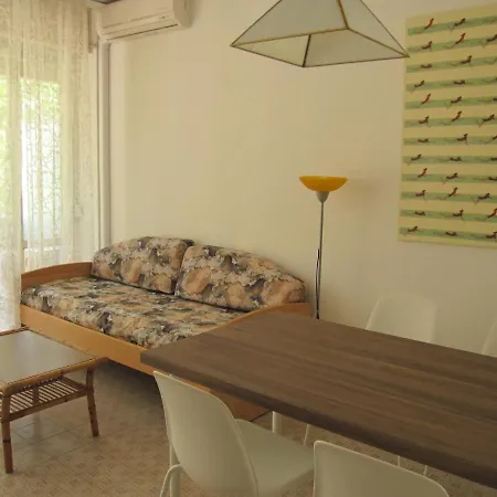 Modern Flat With Balcony At Pineta Lägenhet Grado